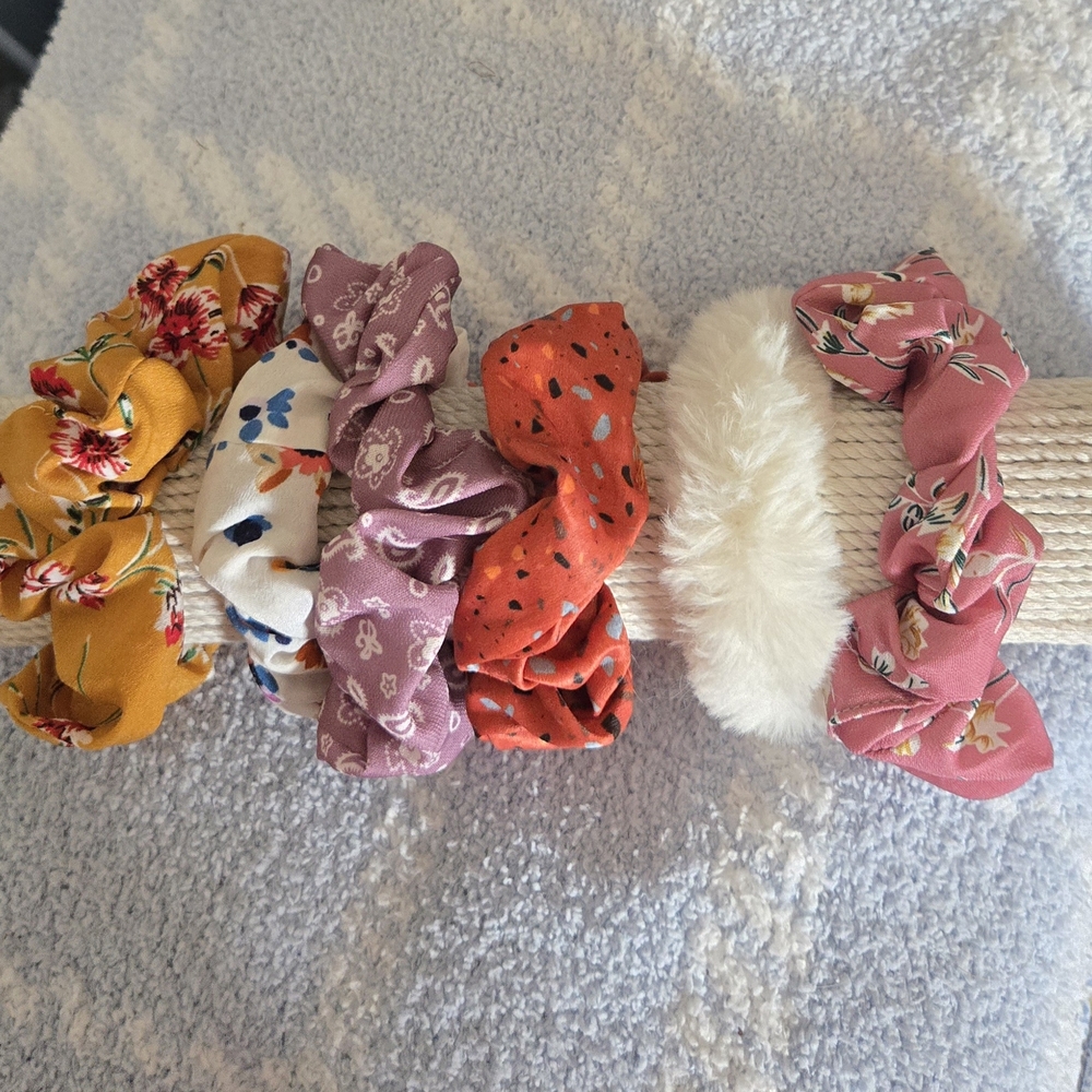 Scrunchies with holder
